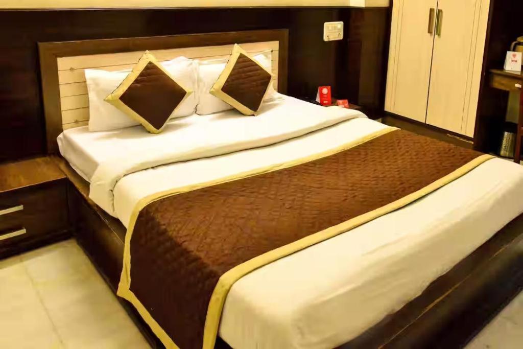 Hotel Airport Land New Delhi Exterior photo