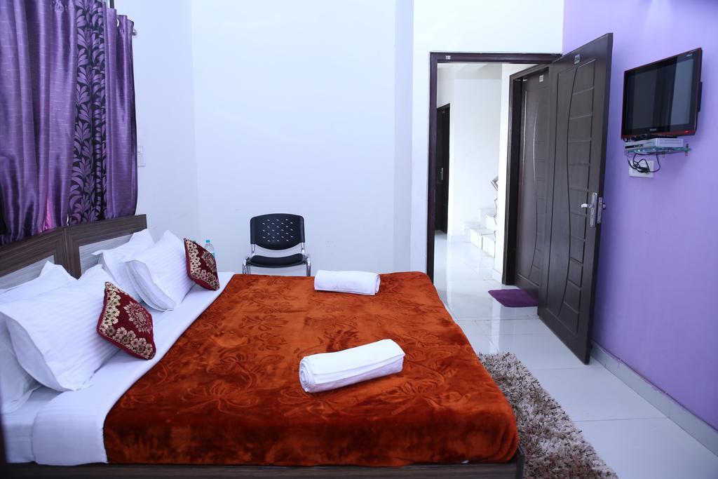 Hotel Airport Land New Delhi Room photo