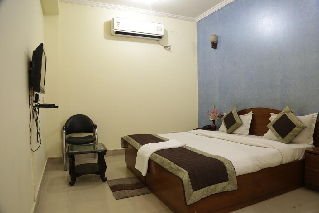 Hotel Airport Land New Delhi Exterior photo