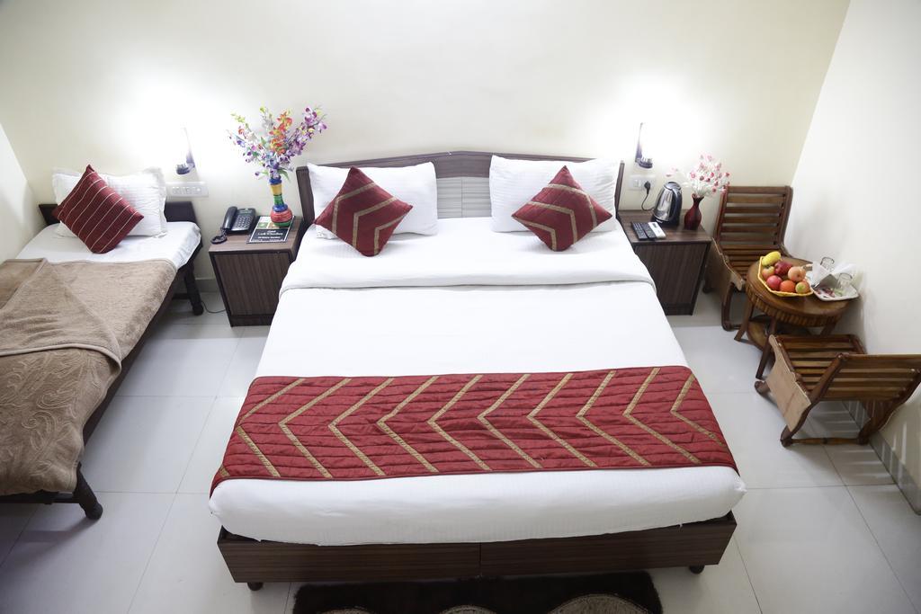 Hotel Airport Land New Delhi Exterior photo